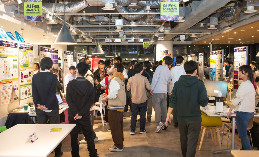 ブースエリアには約30点の出展があり来場者が途絶えませんでした